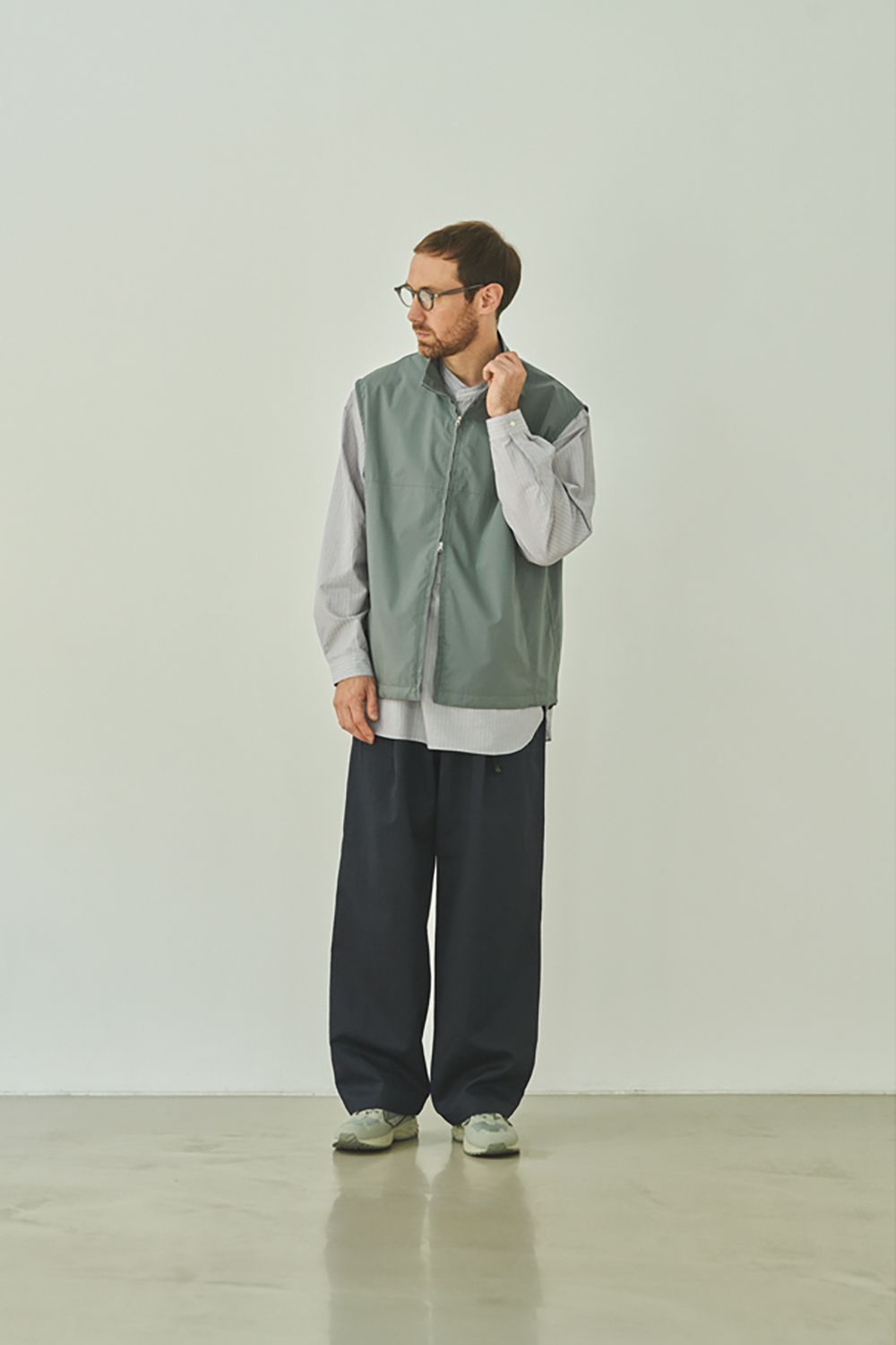 【ラスト1点】【24SS】綿×ポリエステルスタンドカラーベスト(SLATE GRAY)
