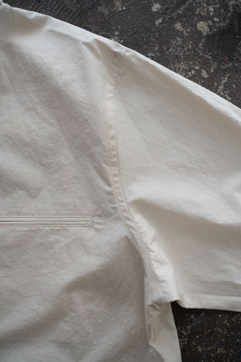 【26SS】極小襟コットン×リネンタイプライターシャツ(LIGHT BEIGE)