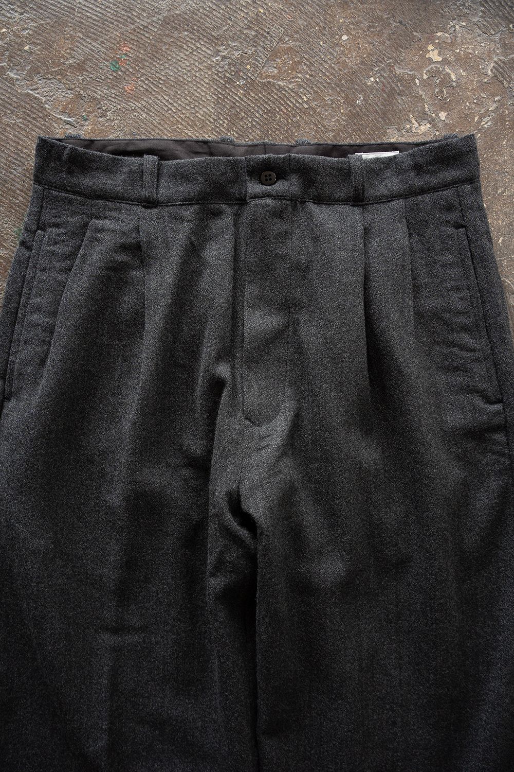 【ラスト1点】【26AW】Wool 2Tuck Trousers(CHARCOAL)