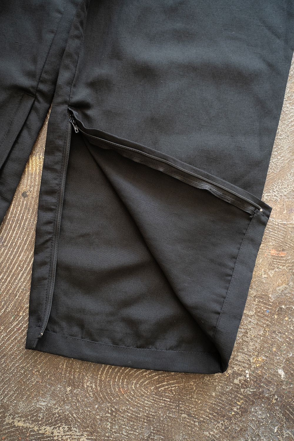 【ラスト1点】【25SS】裾ジップイージーパンツ(INK BLACK)