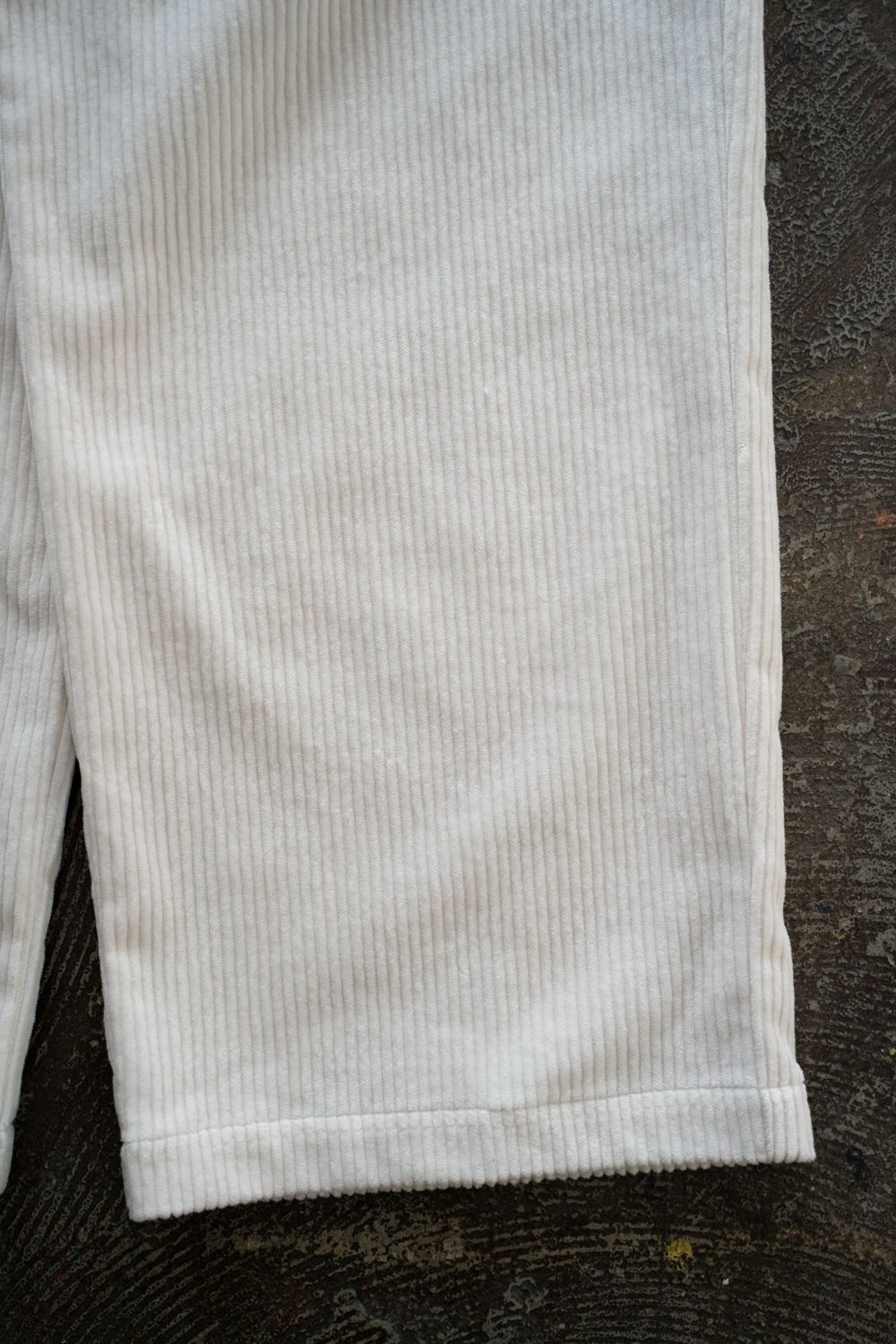 【26AW】綿×レーヨン5Wコーデュロイイージーパンツ(OFF WHITE)