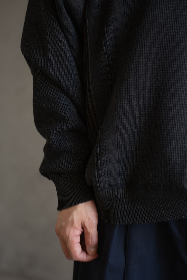176cm,60kgの細身体型でサイズ2を着用しております。