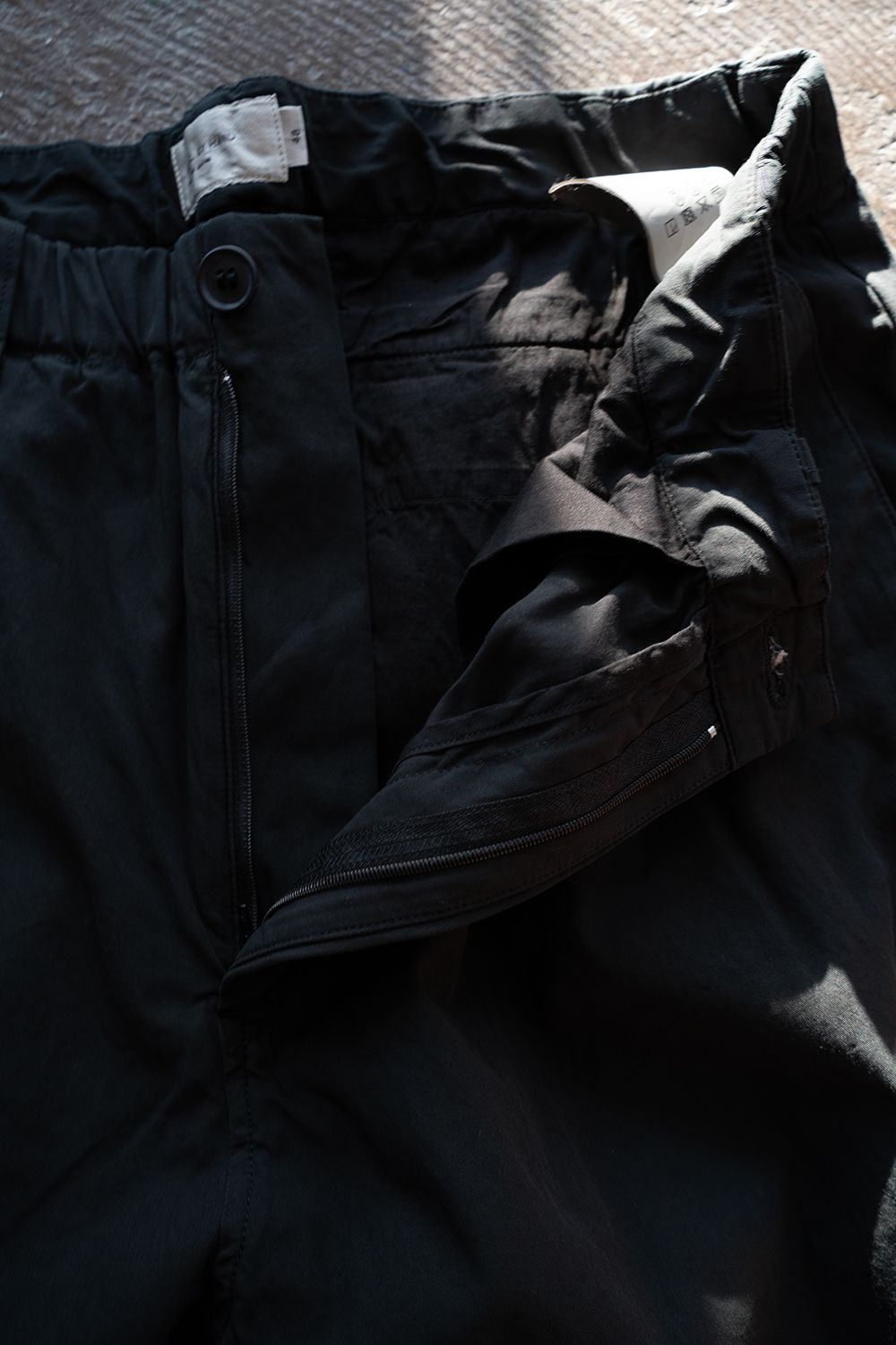 【26SS】ガーメントダイ2タックテーパードパンツ(INK BLACK)