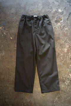 【ラスト1点】【25SS】強撚コットン×ポリエステルイージーパンツ(CHARCOAL)
