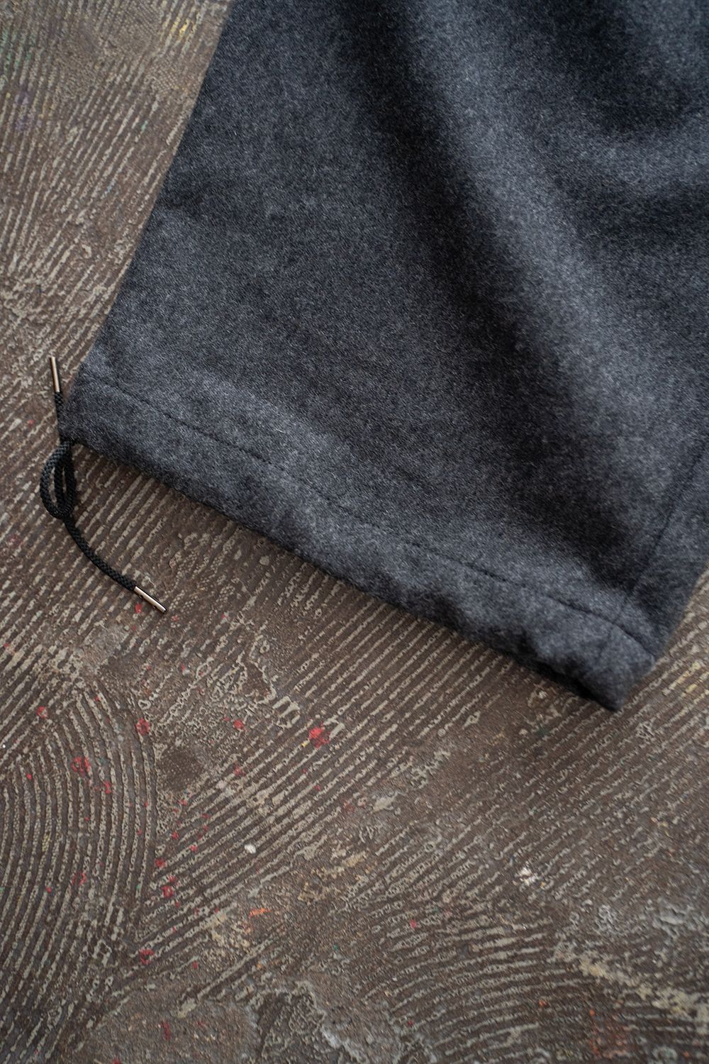 【ラスト1点】【24AW】ウールフラノニータックパンツ(CHARCOAL)