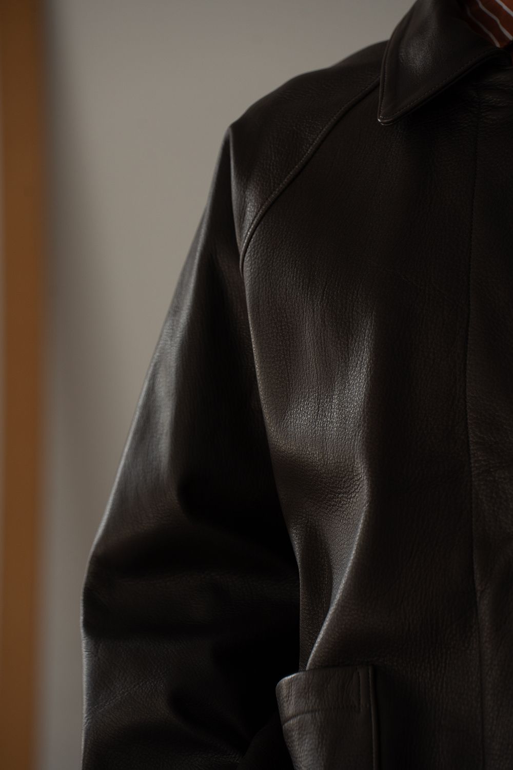 【26AW】カウレザーハーフコート(BROWN CHARCOAL)