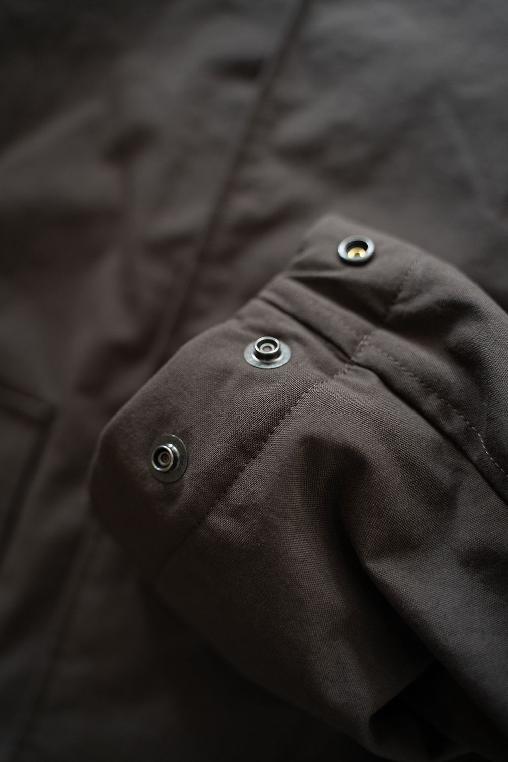 【ラスト1点】【24AW】撥水ナイロンオックスシンサレートフーデッドコート(BROWN)