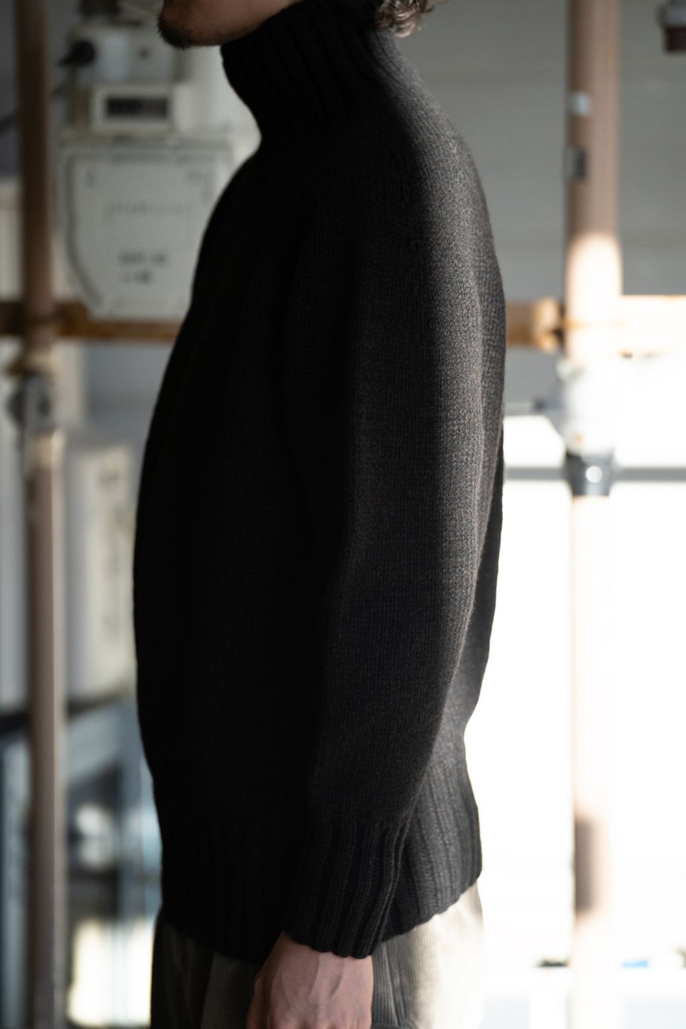 【ラスト1点】yak/lambs multi ply HAND KNITTING yoke top turtle neck sweater(BLACK)