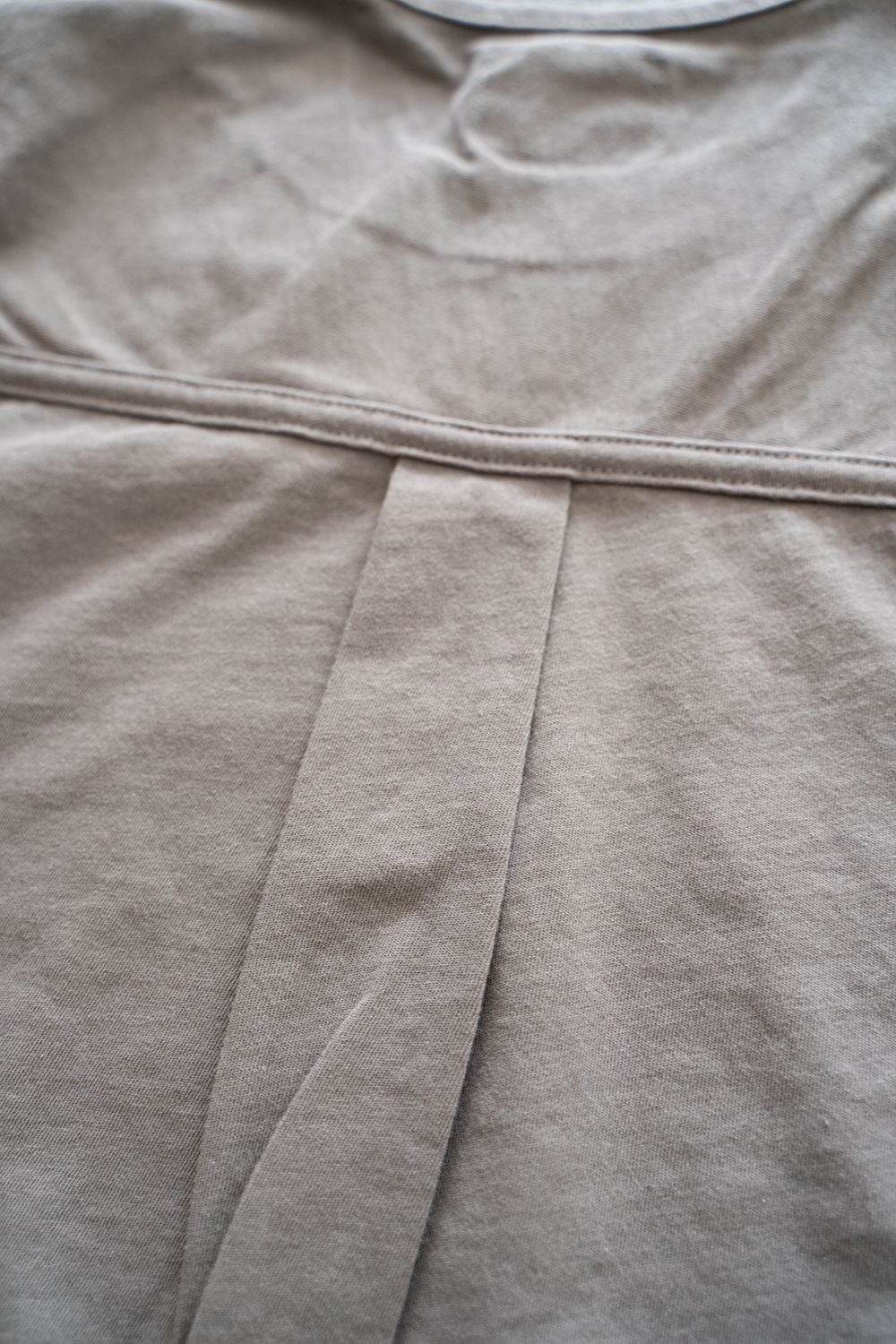 【ラスト1点】Back Shirt Tee/強撚天竺Tシャツ(GREIGE)