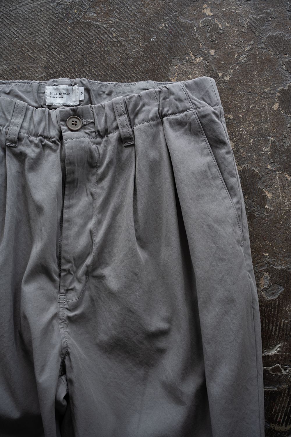 【26SS】ガーメントダイ2タックテーパードパンツ(SMOKE GREY)