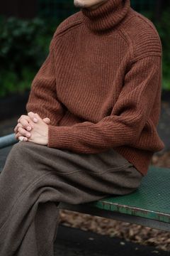 【ラスト1点】brushed yak/Shetland wool turtle neck sweater(BRICK)