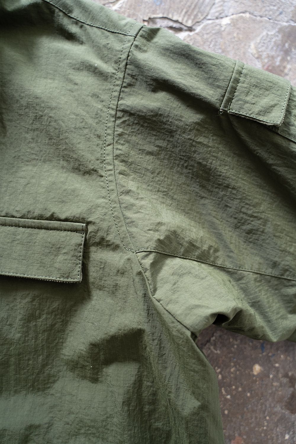 【ラスト1点】【23AW】Water Proof Rip Stop Nylon Stand Coat/撥水リップストップナイロンスタンドコート(KHAKI)【ユニセックス】