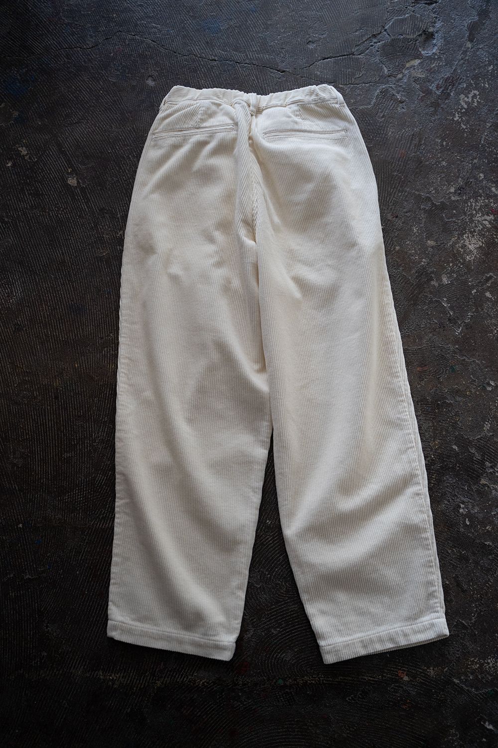 【ラスト1点】【24AW】太畝コーデュロイイージーパンツ(OFF WHITE)