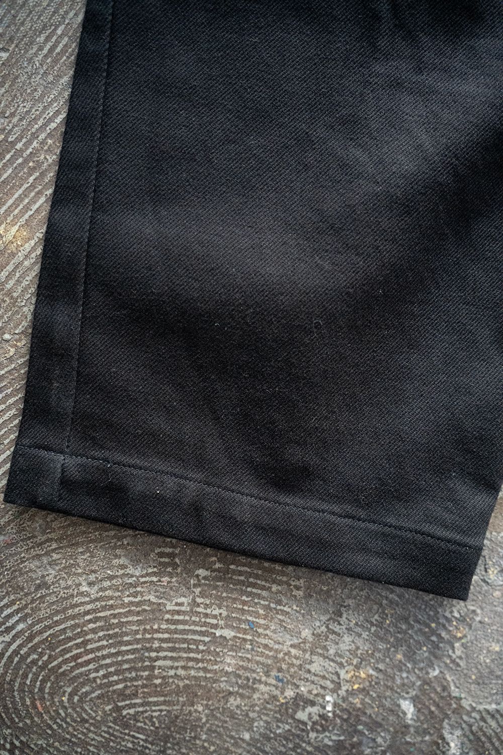 【25AW】ディープタックコットンツイルテーパードパンツ(BLACK)