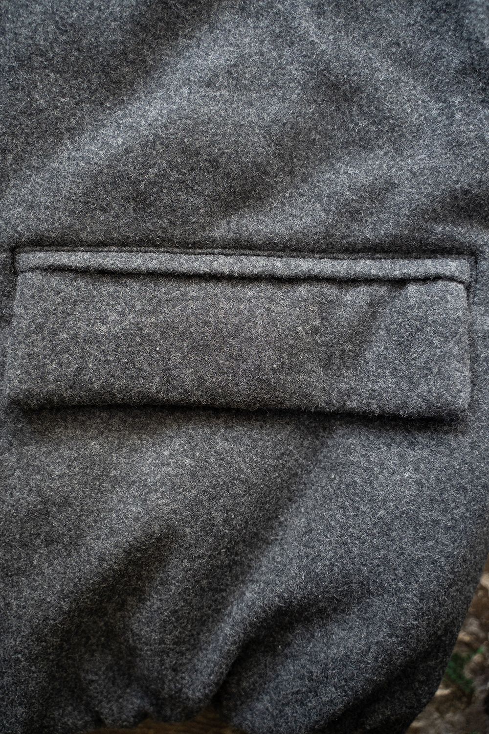 【25AW】ラムウールシンサレートスタンドカラーブルゾン(CHARCOAL)