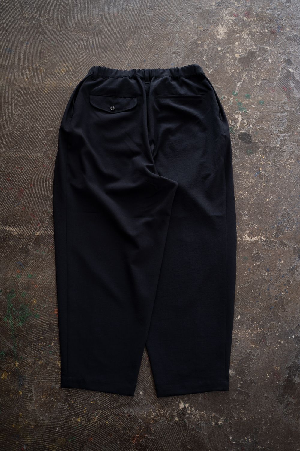 【26SS】ディープタックポリエステルワイドテーパードパンツ(DARK NAVY)