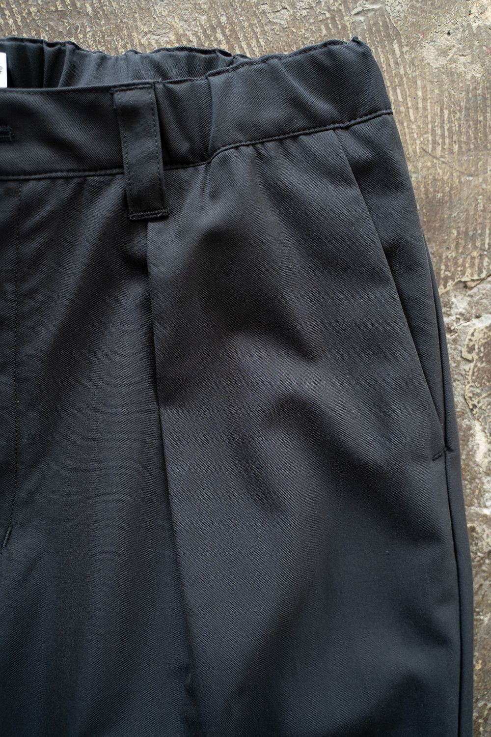 【ラスト1点】【25SS】キュプラ混ツイルインタックイージーパンツ(DARK NAVY)