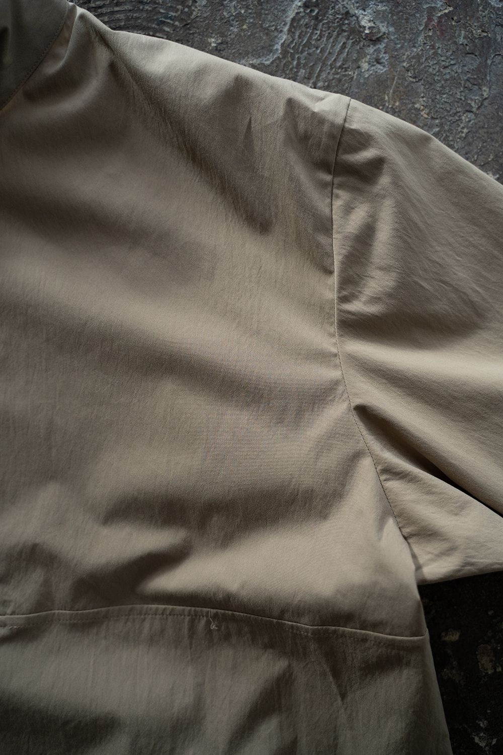 【ラスト1点】【25SS】撥水ポリエステルハイネックアノラック(BEIGE)