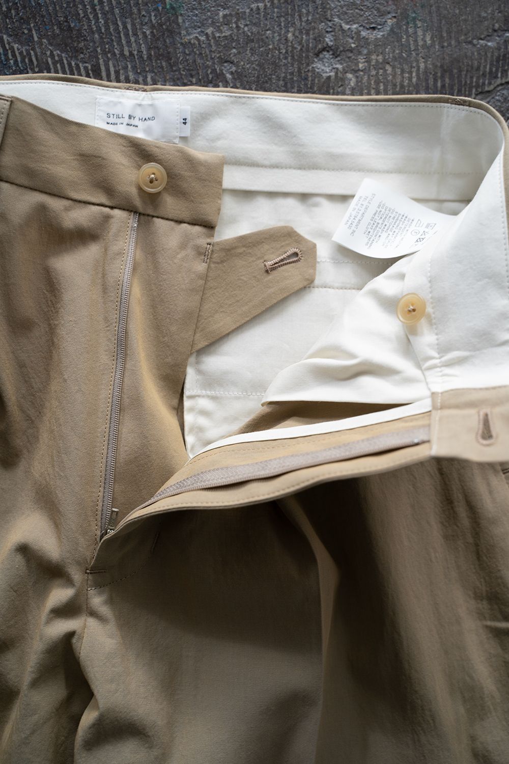 【ラスト1点】【23SS】コットンバーバリークロスセンタープレススラックス(BEIGE)