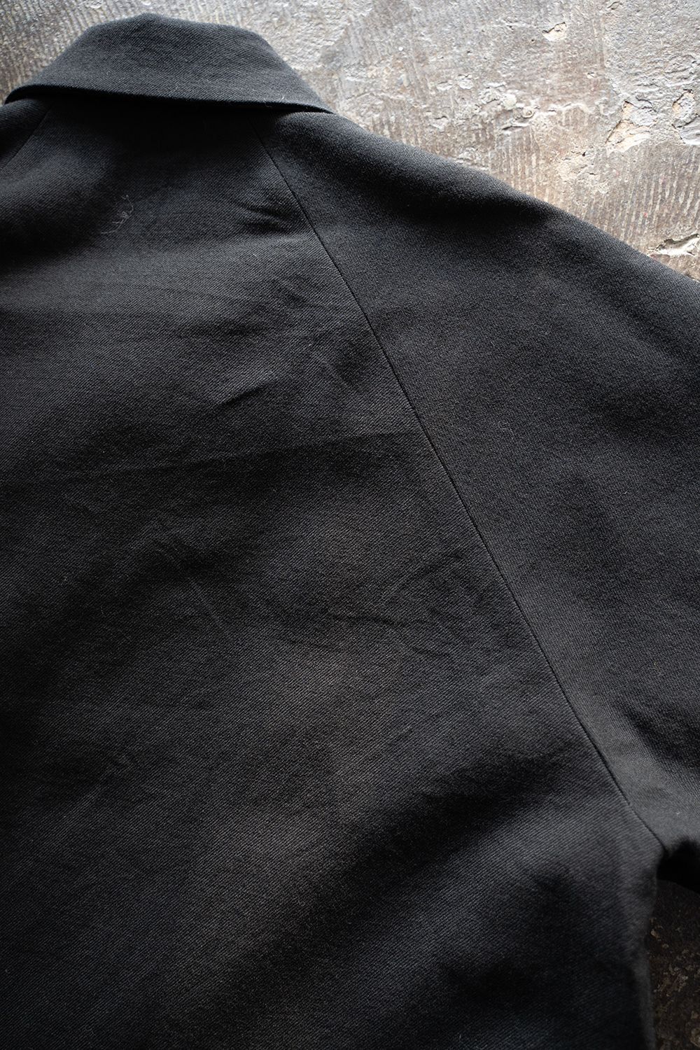 【ラスト1点】【24AW】シンサレートステンカラーハーフコート(BLACK)
