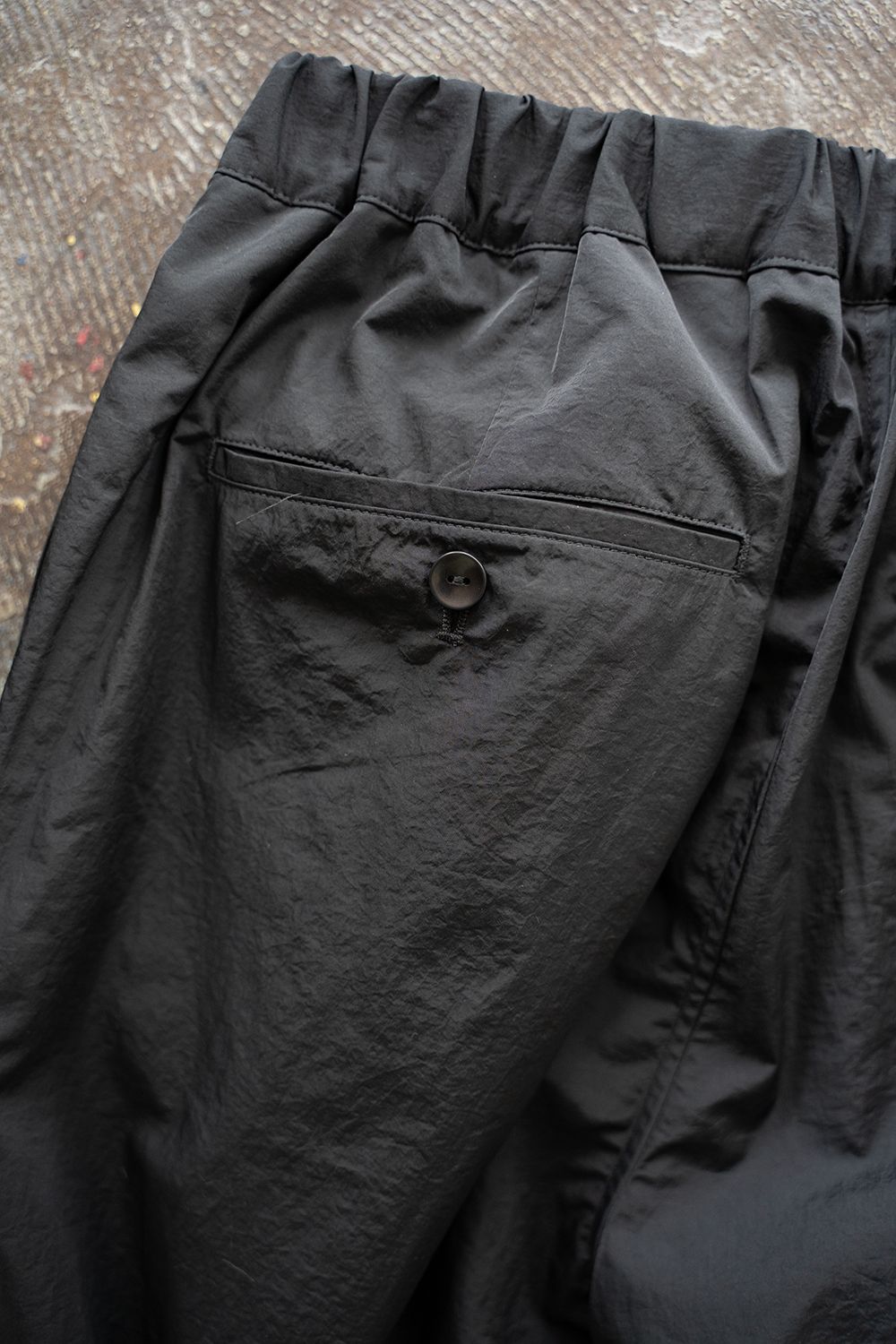 【新品同様】STILL BY HAND 〔25SS〕イージースラックス ブラック 25SS》【STILL BY HAND】NYLON TACK EASY SLACKS スティルバイ