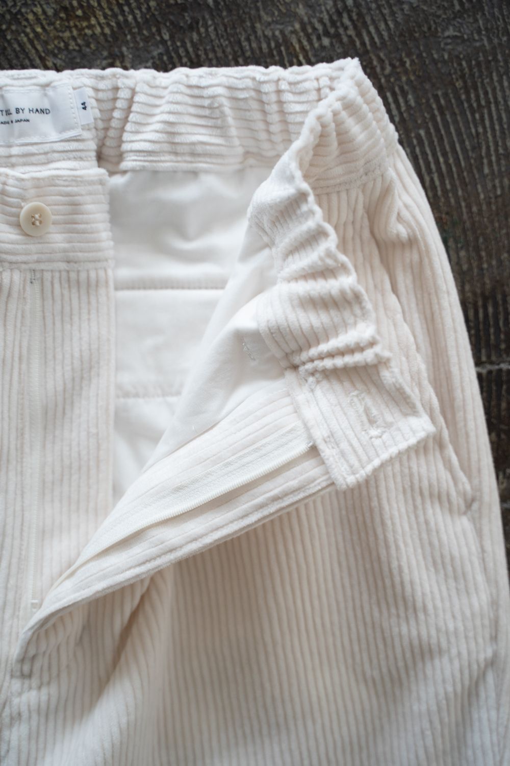 【26AW】綿×レーヨン5Wコーデュロイイージーパンツ(OFF WHITE)