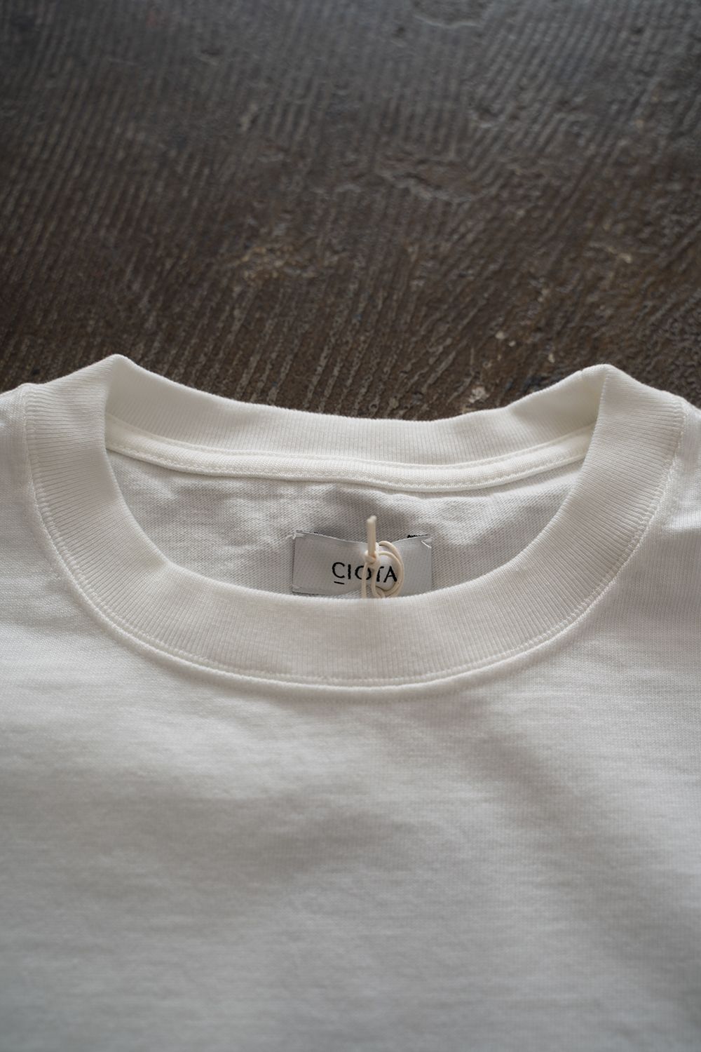 【ラスト1点】スビンコットン10/-度詰吊り天竺ポケット付き半袖T(OFF WHITE)