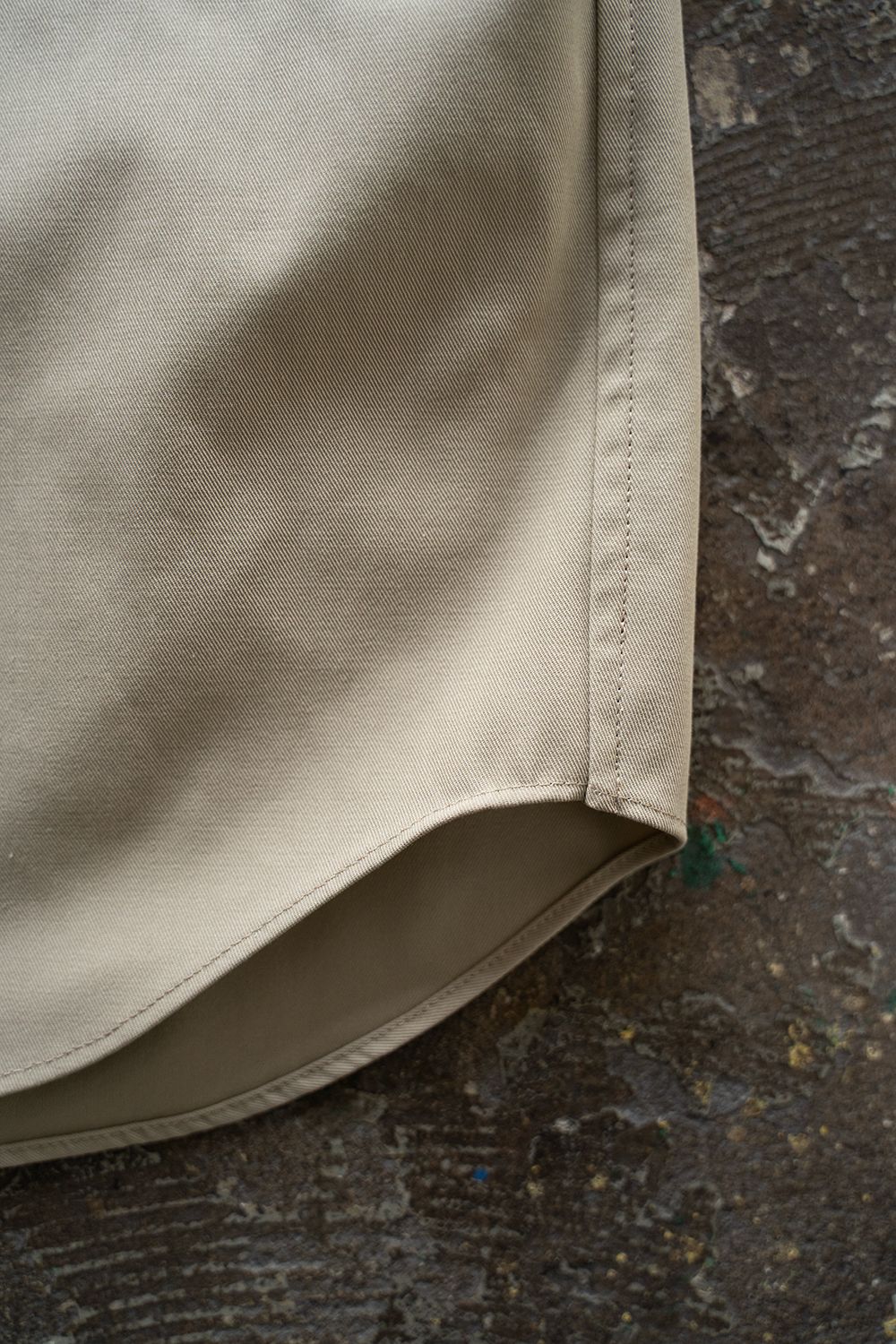 【ラスト1点】【25SS】強撚コットン×ポリエステルシャツブルゾン(KHAKI BEIGE)