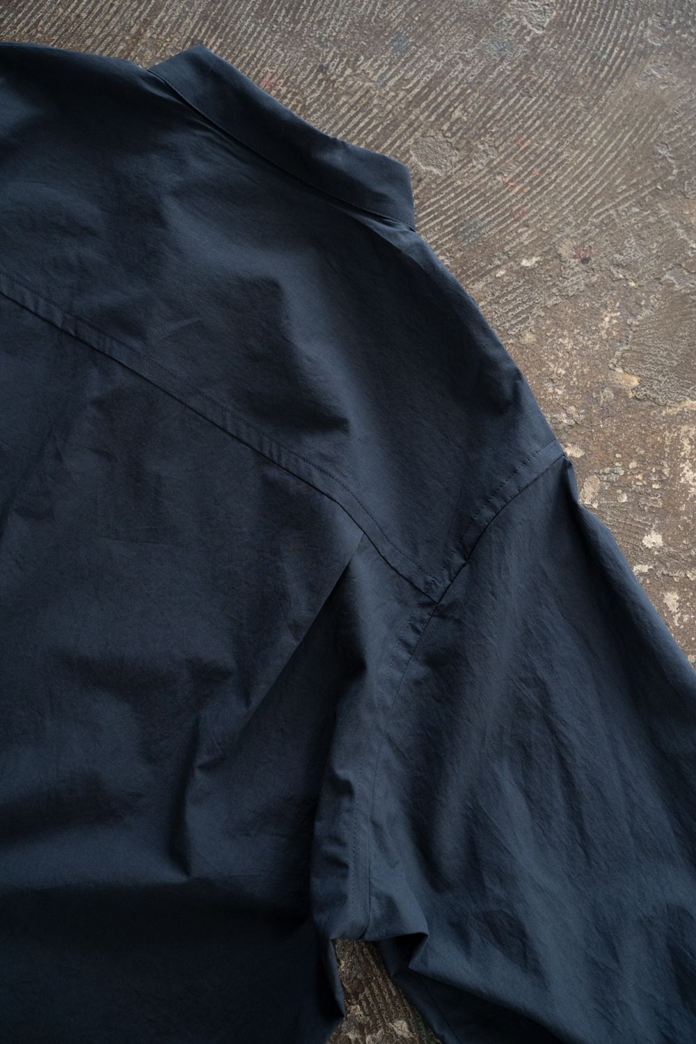 【26SS】極小襟コットン×リネンタイプライターシャツ(NAVY)