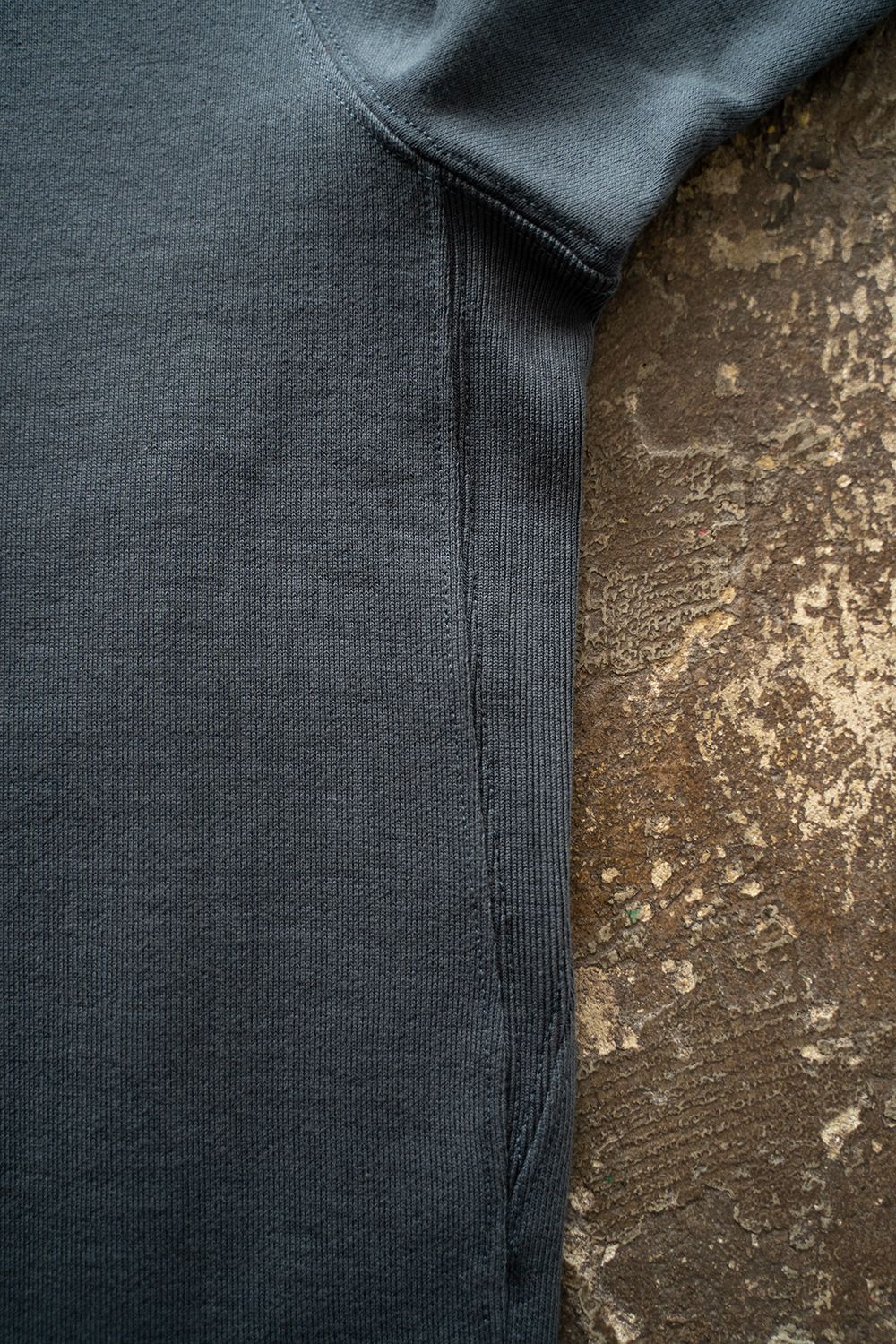 【ラスト1点】【25SS】サドルスリーブプルオーバースウェット(SLATE BLUE)