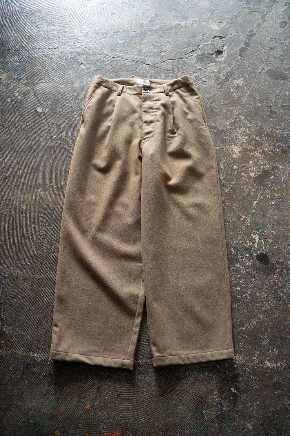 【25AW】ウール×ナイロンワンタックパンツ(KHAKI BEIGE)