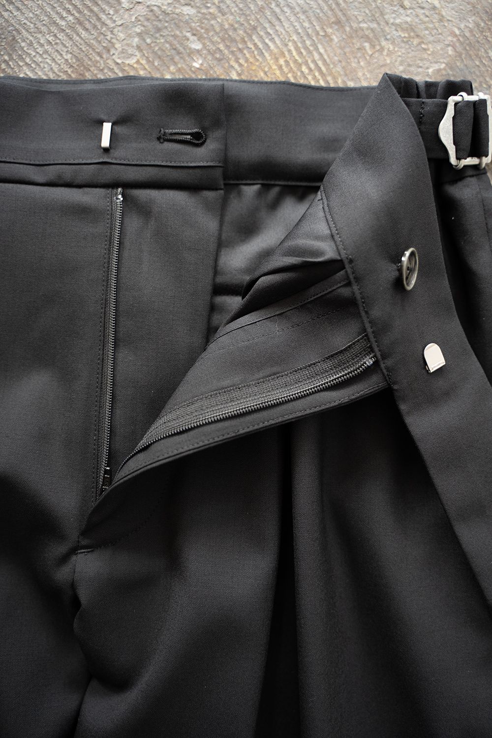 【ラスト1点】【24SS】2-Tack Wool Tropical Trousers/2タックウールトロピカルトラウザーズ(BLACK)