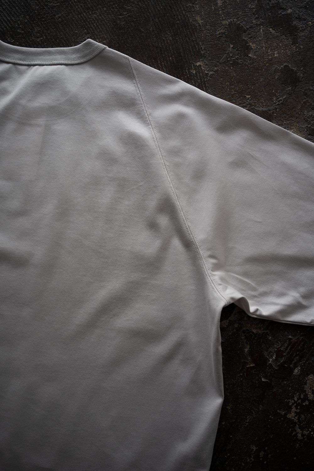【26SS】オーバーサイズ変形スリーブTシャツ(PALE GREY)