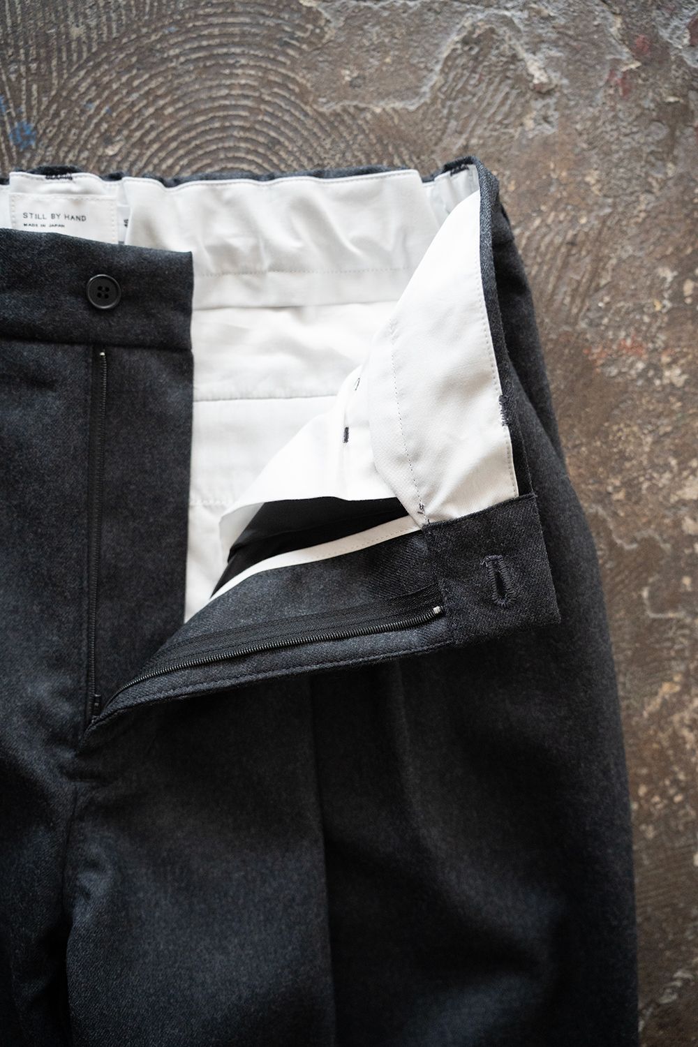 【25AW】ウールサキソニーイージースラックス(CHARCOAL)