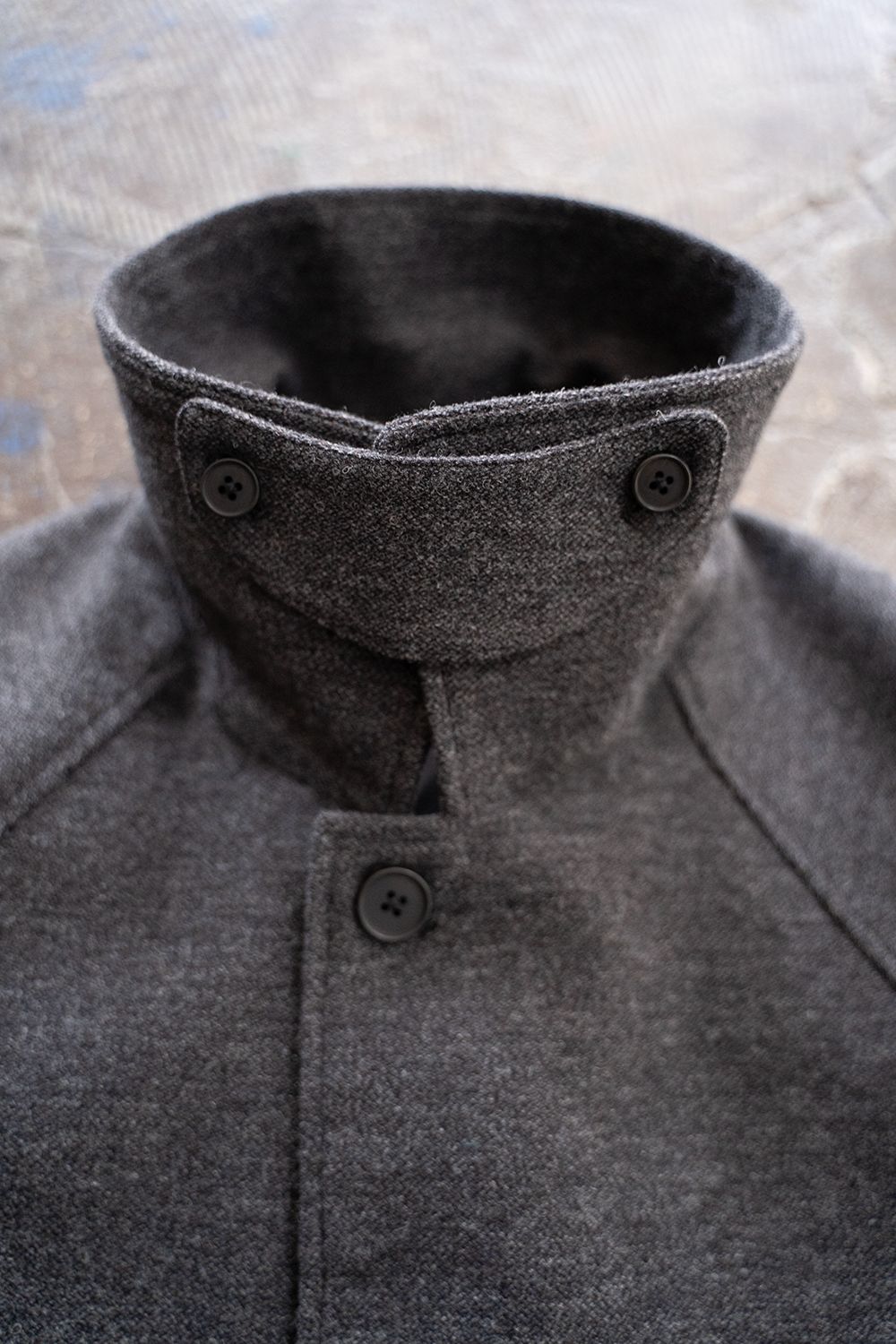【25AW】ウール×ナイロンステンカラーコート(BROWN CHARCOAL)