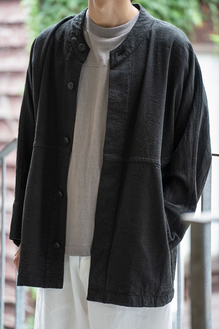 176cm、58kgの細身体型でサイズ3を着用しております。