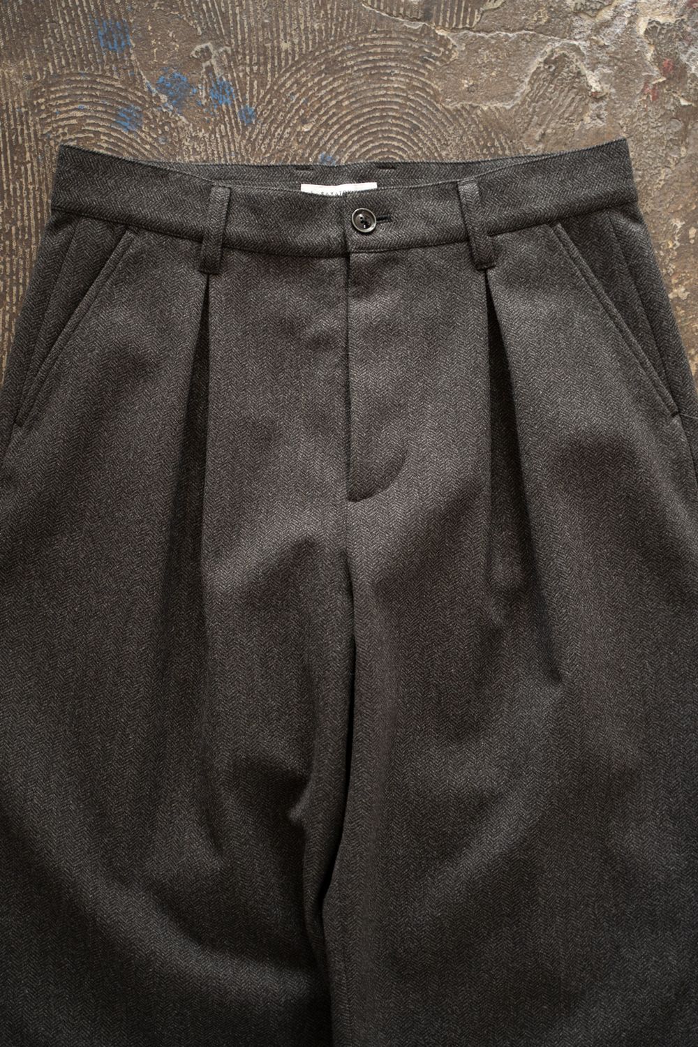 【26AW】2-Tack Herringbone Wide Slacks/2タックワイドスラックス(BLACK)