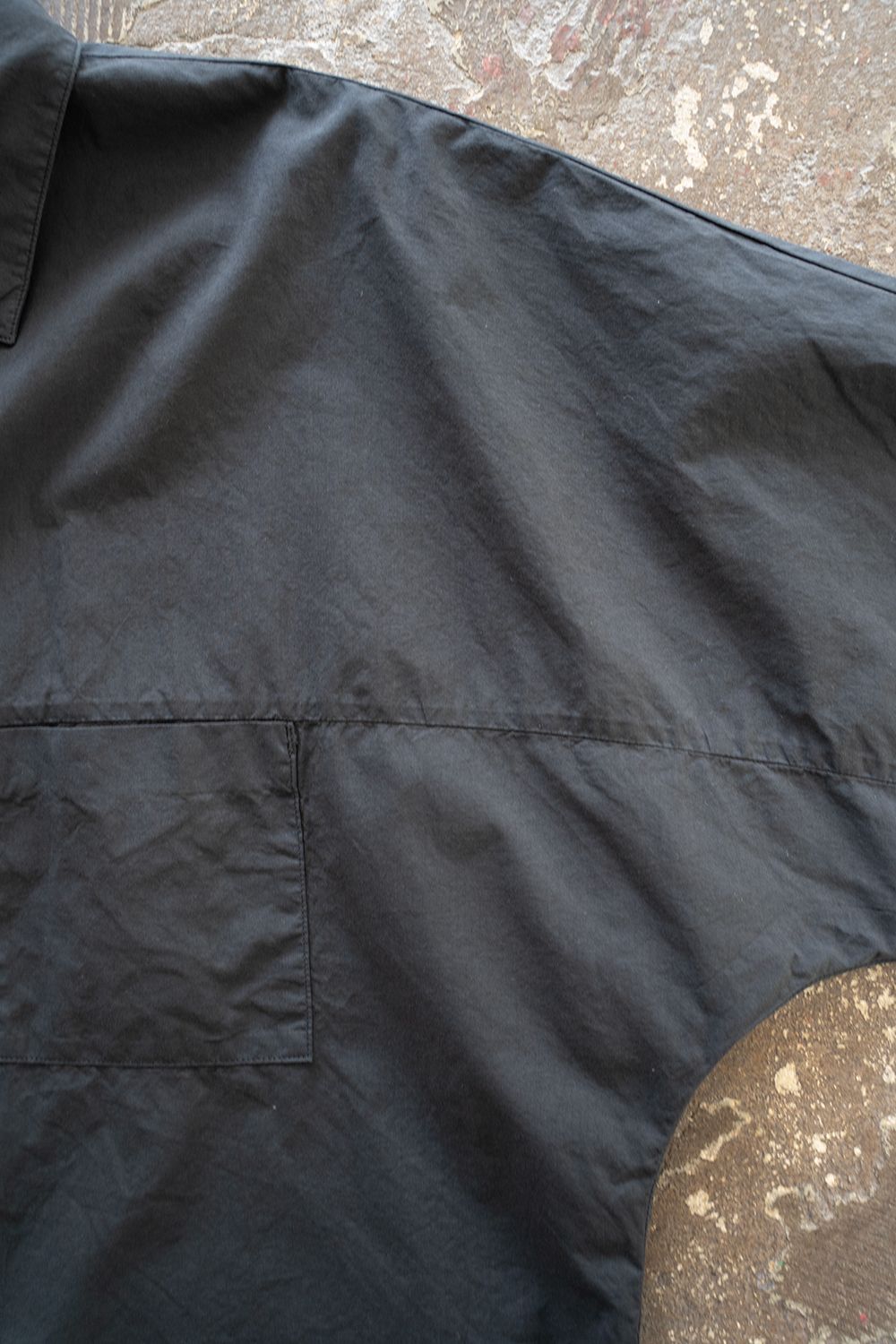 【ラスト1点】【23SS】シルク混半袖ヨークスリーブシャツ(BLACK NAVY)