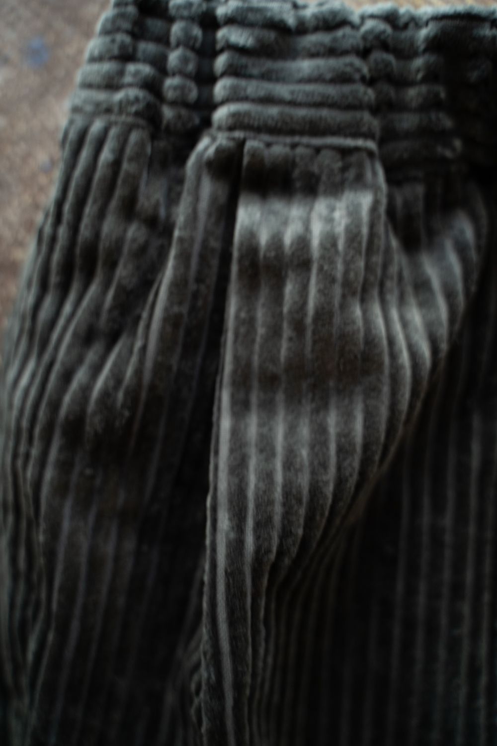 【ラスト1点】【24AW】3.5W太畝コーデュロイイージーパンツ(BLUE CHARCOAL)