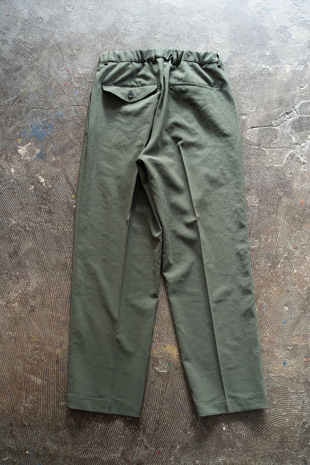 【ラスト1点】【24SS】強撚ポリエステルタックイージースラックス(OLIVE)