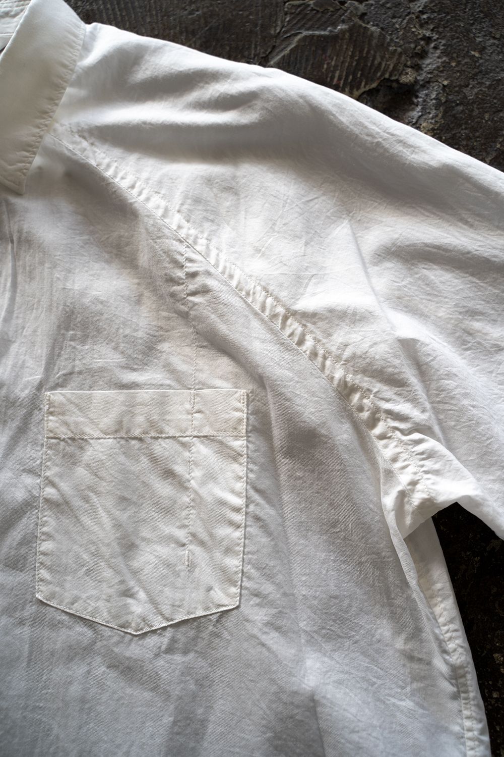 【ラスト1点】【22SS】シルク混胸ポケットレギュラーカラーシャツ(WHITE)