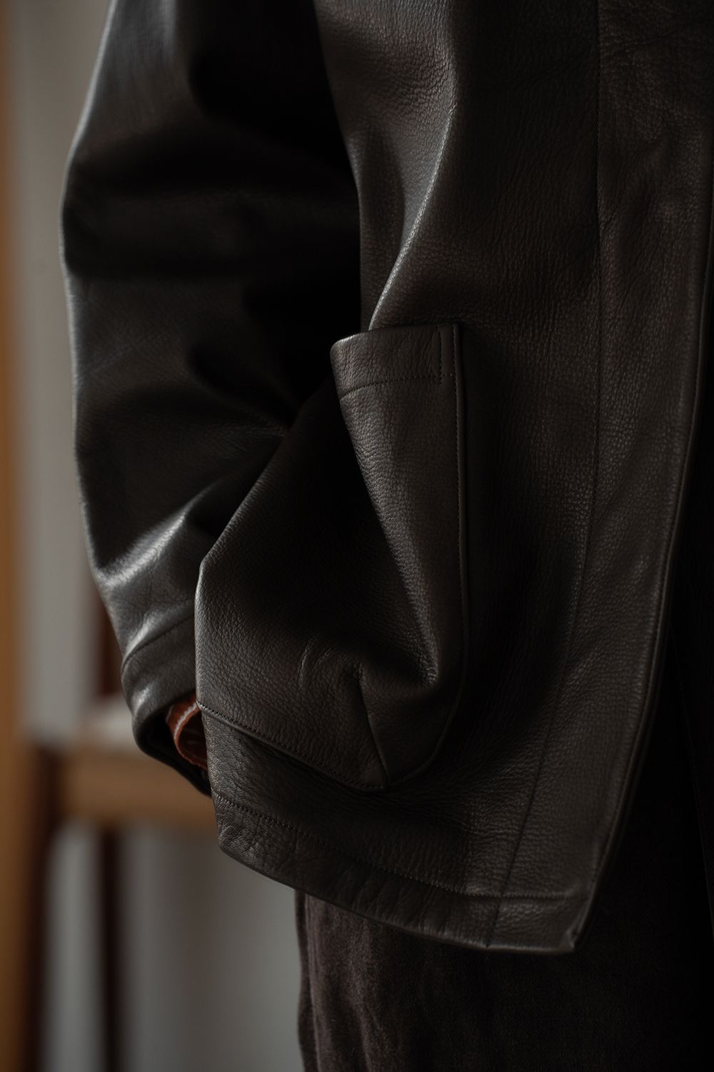 【26AW】カウレザーハーフコート(BROWN CHARCOAL)