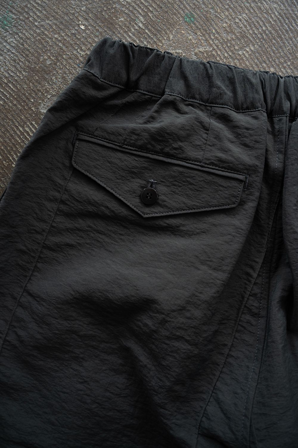 【26SS】ピンタックイージースラックス(CHARCOAL)