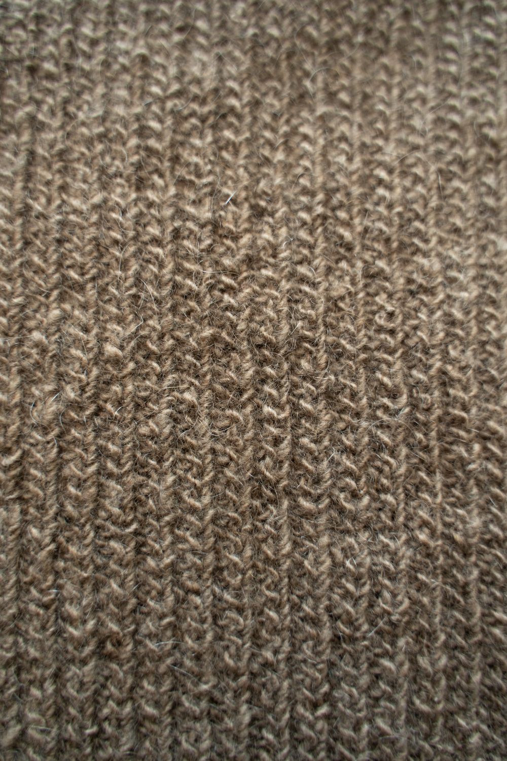 無染色ローカシミヤセーター(原毛茶)