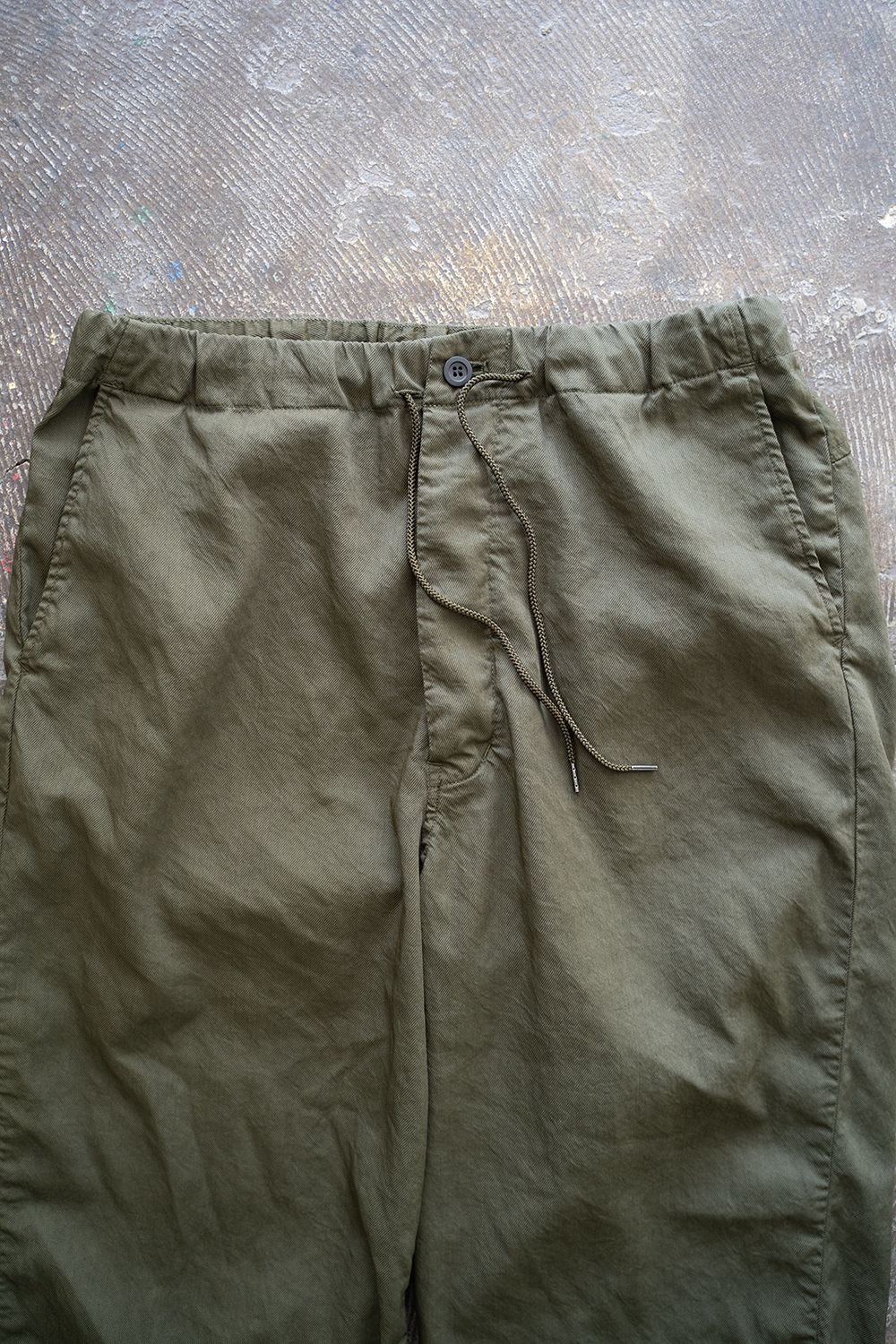 【ラスト1点】【24SS】中空ポリエステルイージーパンツ(DARK OLIVE)