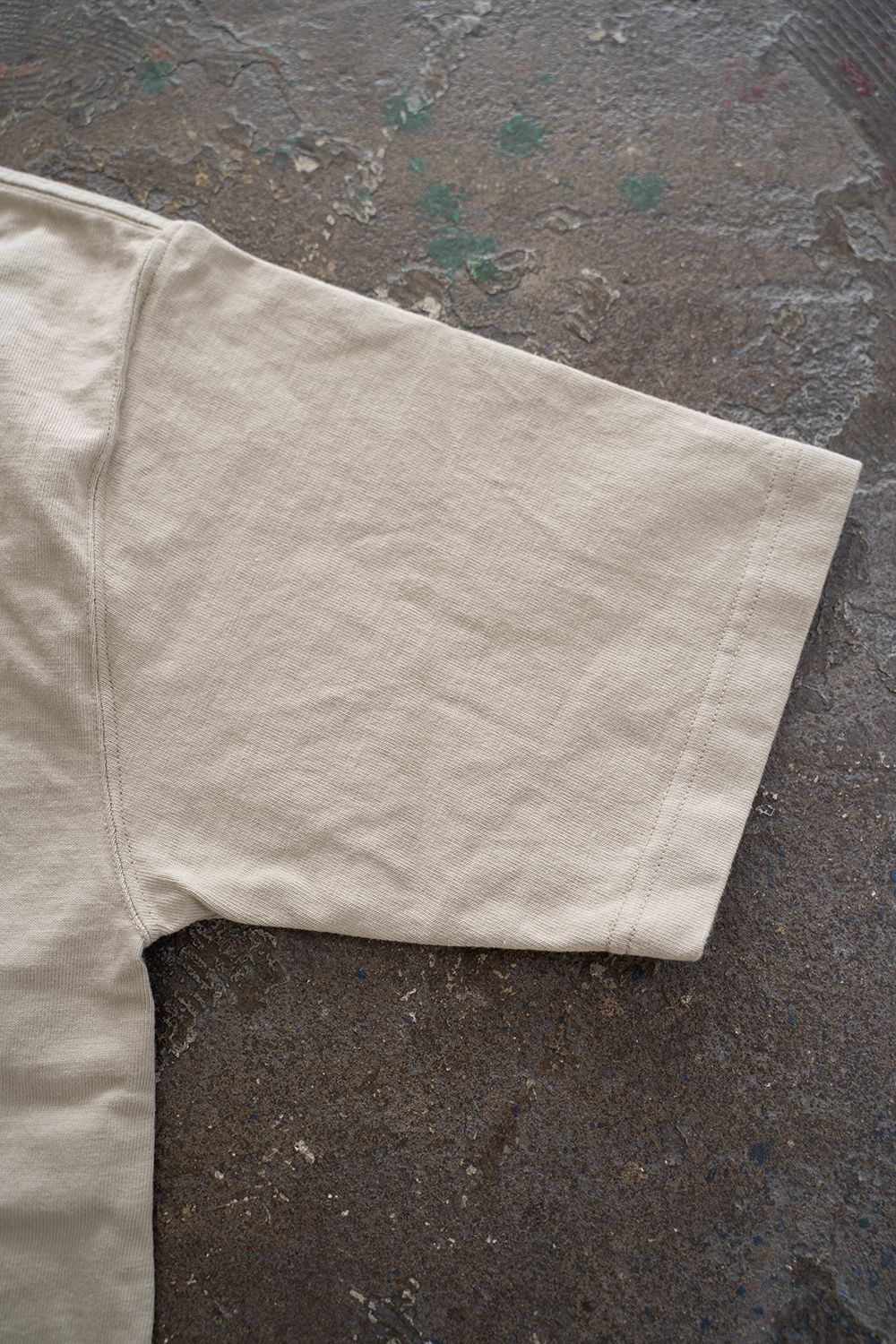 【ラスト1点】スビンコットン10/-度詰吊り天竺ポケット付き半袖T(LIGHT BEIGE)