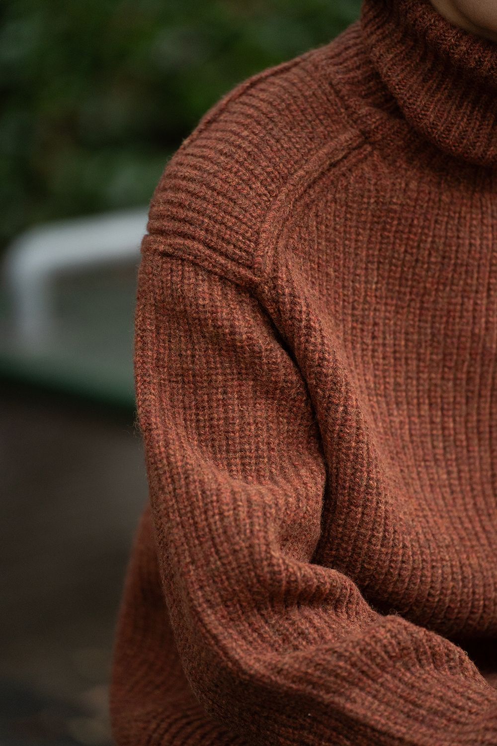 【ラスト1点】brushed yak/Shetland wool turtle neck sweater(BRICK)