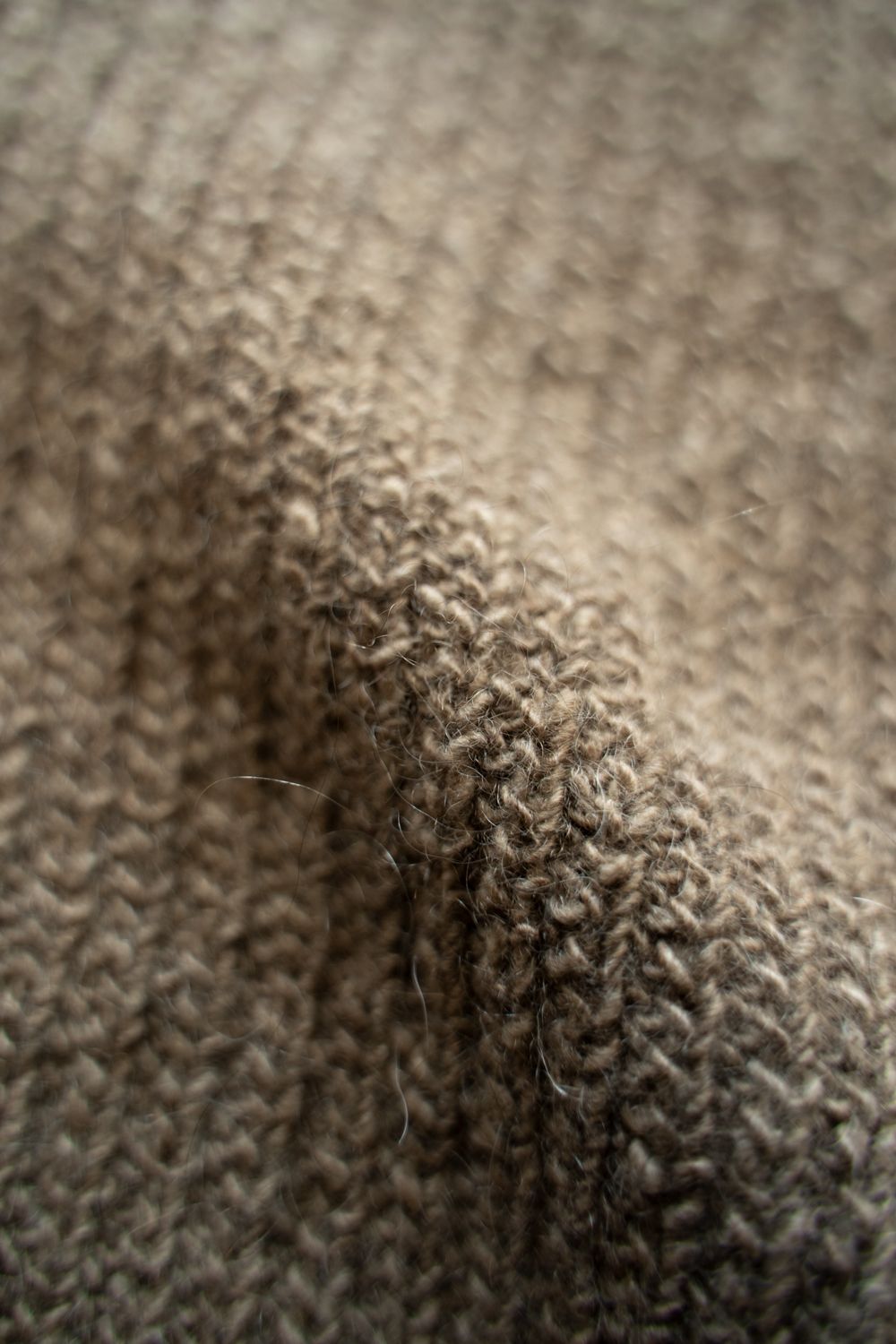 無染色ローカシミヤセーター(原毛茶)