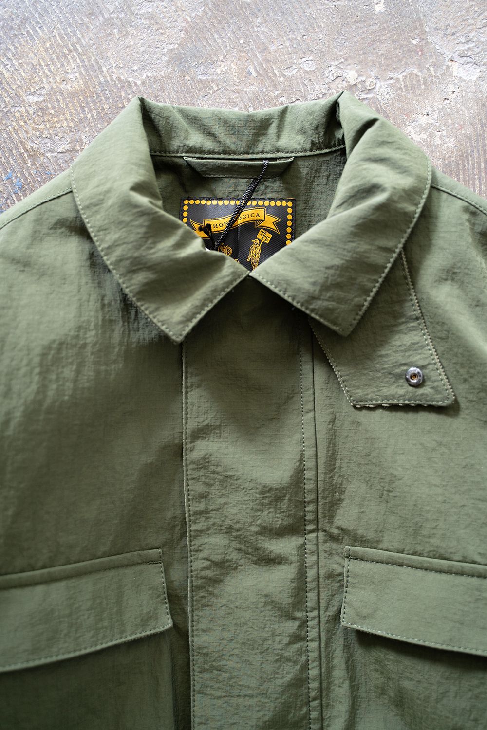 【ラスト1点】【23AW】Water Proof Rip Stop Nylon Stand  Coat/撥水リップストップナイロンスタンドコート(KHAKI)【ユニセックス】 - 4