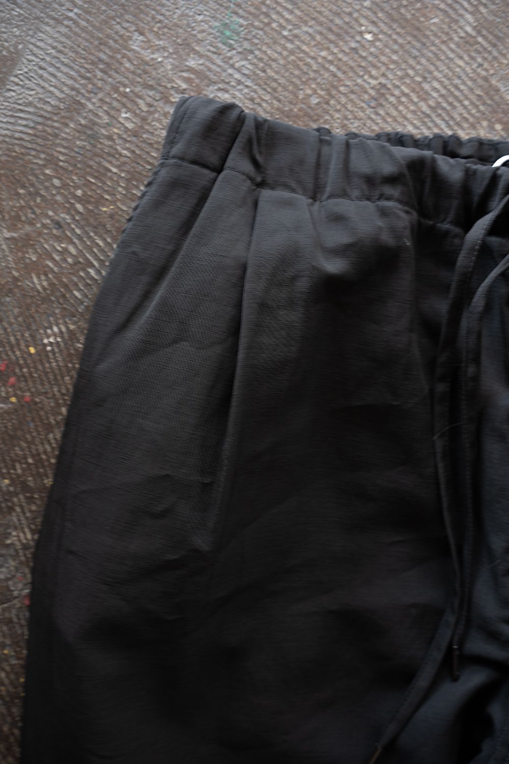 【26SS】ピグメントプリントタックイージーパンツ(BLACK)
